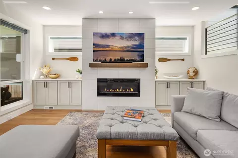 Living - 419 Rockefeller Ave, Everett, WA 98201 photo 3 of 3