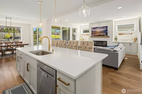 Kitchen - 419 Rockefeller Ave, Everett, WA 98201 photo 2 of 2