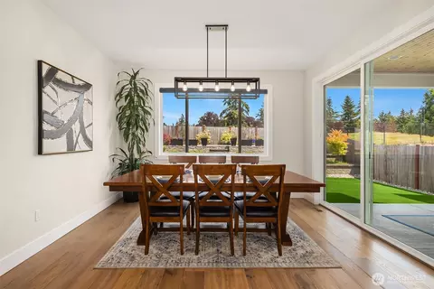 Dining - 419 Rockefeller Ave, Everett, WA 98201 photo 1 of 1