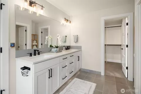 Bath - 419 Rockefeller Ave, Everett, WA 98201 photo 3 of 6