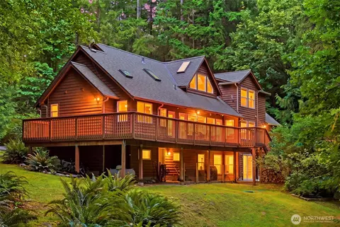 8345 NE 360th St, Hansville, WA 98340