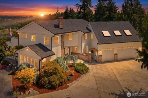 35 Silver Beach Dr, Steilacoom, WA 98388