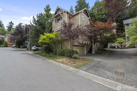 71 Sunset Ct NW, Issaquah, WA 98027