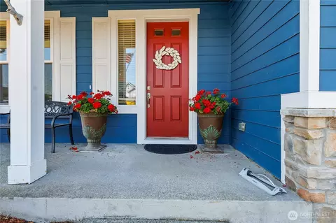 Exterior - 3266 Phillips Ave, Enumclaw, WA 98022 photo 3 of 4
