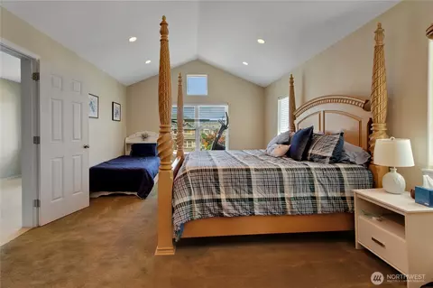 Bedroom - 3266 Phillips Ave, Enumclaw, WA 98022 photo 1 of 4