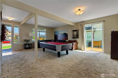 Living - 3266 Phillips Ave, Enumclaw, WA 98022 photo 1 of 1