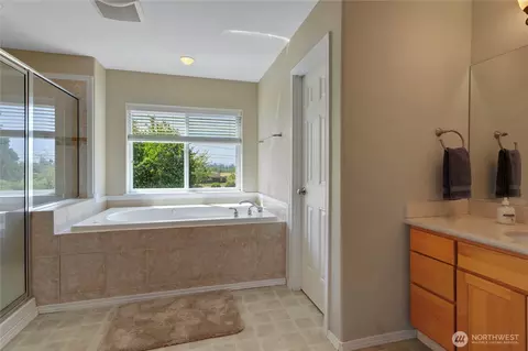 Bath - 3266 Phillips Ave, Enumclaw, WA 98022 photo 2 of 3