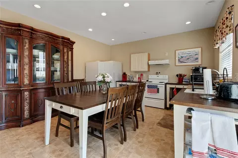 Dining - 3266 Phillips Ave, Enumclaw, WA 98022 photo 1 of 1