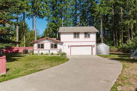 70 Tahuyeh Dr W, Bremerton, WA 98312