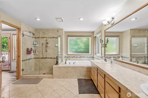 Bath - 14909 16th Ave SE, Mill Creek, WA 98012 photo 1 of 2