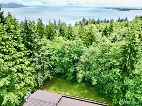 1736 State Route 101, Ilwaco, WA 98624