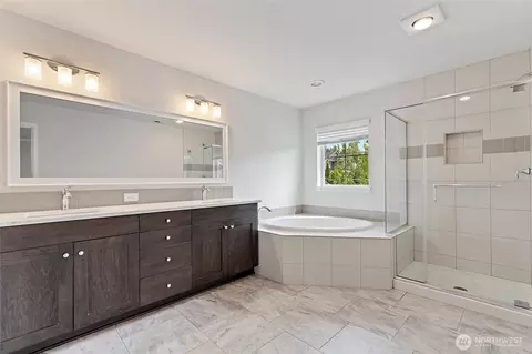 Bath - 8442 NE 203rd Pl, Bothell, WA 98011 photo 2 of 3