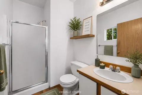 Bath - 3426 Oakes Ave, Everett, WA 98201 photo 2 of 3