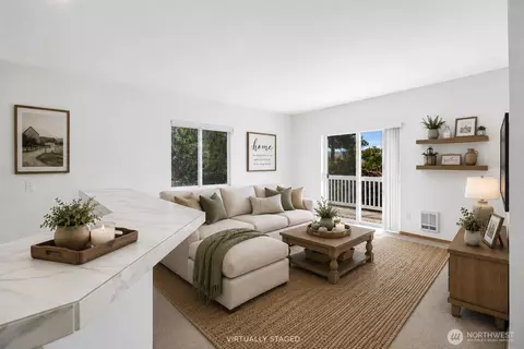 Living - 3426 Oakes Ave, Everett, WA 98201 photo 1 of 2