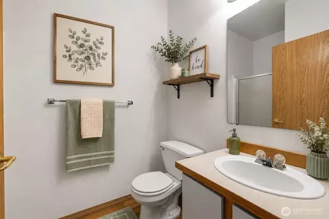 Bath - 3426 Oakes Ave, Everett, WA 98201 photo 3 of 3