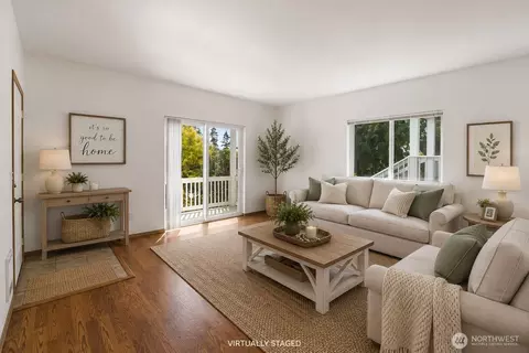 Living - 3426 Oakes Ave, Everett, WA 98201 photo 2 of 2
