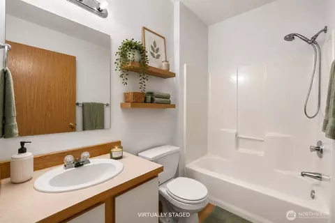 Bath - 3426 Oakes Ave, Everett, WA 98201 photo 1 of 3