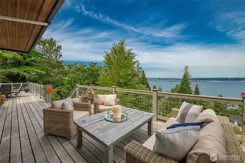 5454 Puffin Pl, Blaine, WA 98230