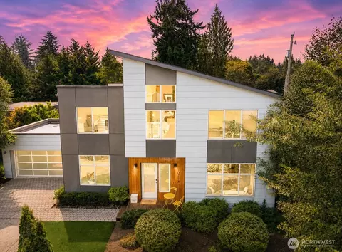 10718 15th Ave NE, Seattle, WA 98125