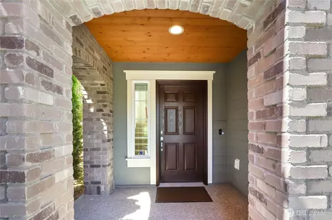 Entry Way - 10922 NE 194th Dr, Bothell, WA 98011 photo 1 of 4