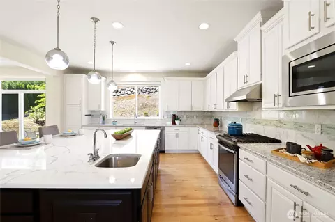 Kitchen - 10922 NE 194th Dr, Bothell, WA 98011 photo 3 of 4