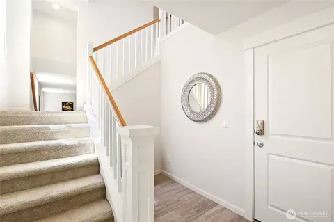 Entry Way - 10922 NE 194th Dr, Bothell, WA 98011 photo 2 of 4