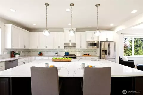 Kitchen - 10922 NE 194th Dr, Bothell, WA 98011 photo 2 of 4
