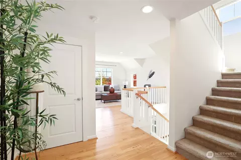 Entry Way - 10922 NE 194th Dr, Bothell, WA 98011 photo 4 of 4
