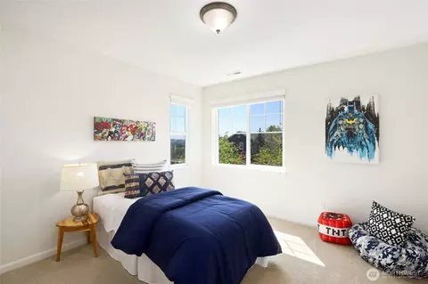 Bedroom - 10922 NE 194th Dr, Bothell, WA 98011 photo 1 of 6