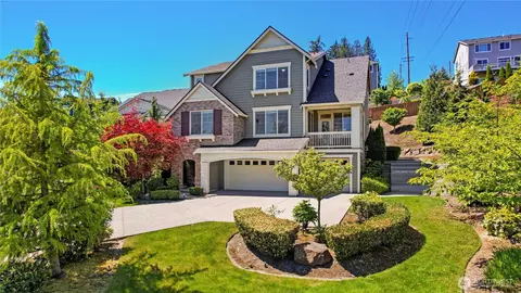 Exterior - 10922 NE 194th Dr, Bothell, WA 98011 photo 5 of 6