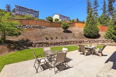 Exterior - 10922 NE 194th Dr, Bothell, WA 98011 photo 3 of 6