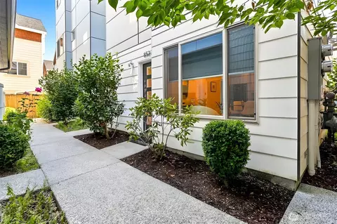 8527 Interlake Ave N, Seattle, WA 98103
