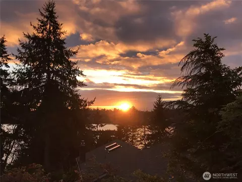 10830 Lake View Dr, Lake Stevens, WA 98258