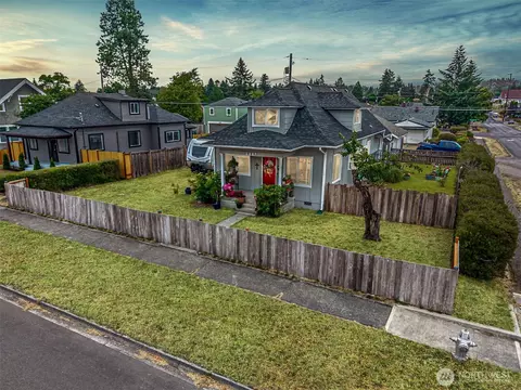 6447 S Warner St, Tacoma, WA 98404