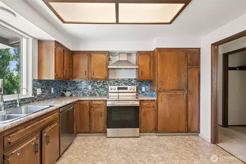Kitchen - 310 Libby St, Sequim, WA 98382 photo 3 of 4