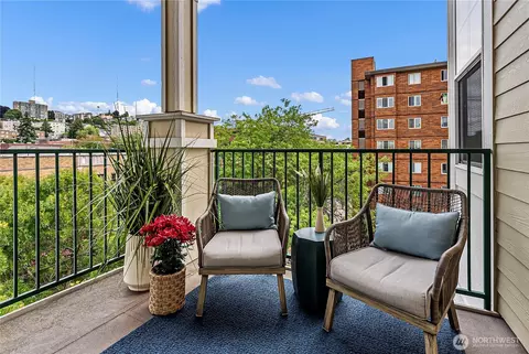 530 4th Ave W #503, Seattle, WA 98119