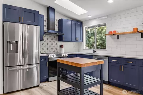 Kitchen - 602 198th St SE, Bothell, WA 98012 photo 2 of 3