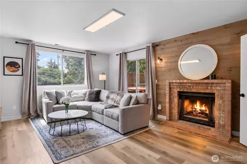 Living - 602 198th St SE, Bothell, WA 98012 photo 2 of 3