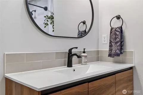 Bath - 602 198th St SE, Bothell, WA 98012 photo 4 of 5