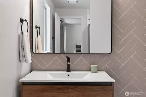 Bath - 602 198th St SE, Bothell, WA 98012 photo 3 of 5