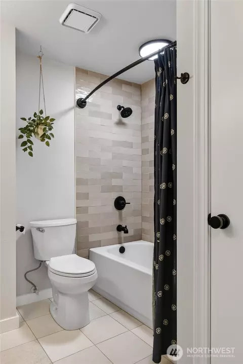 Bath - 602 198th St SE, Bothell, WA 98012 photo 5 of 5