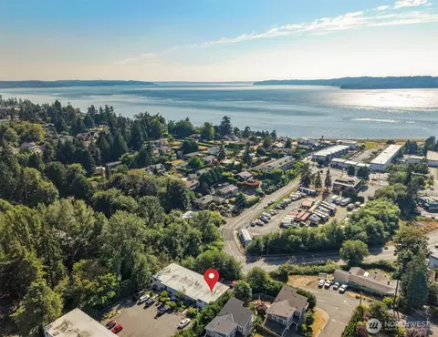1027 S 230th St #301, Des Moines, WA 98198