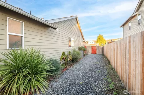 Exterior - 1405 NE Riddell Ave, Orting, WA 98360 photo 10 of 11