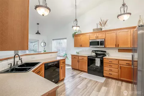 Kitchen - 1405 NE Riddell Ave, Orting, WA 98360 photo 3 of 4