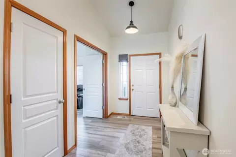 Entry Way - 1405 NE Riddell Ave, Orting, WA 98360 photo 3 of 3