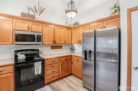 Kitchen - 1405 NE Riddell Ave, Orting, WA 98360 photo 4 of 4