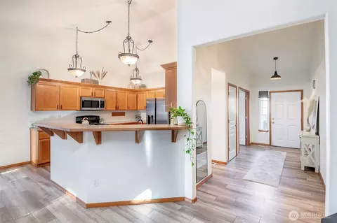 Entry Way - 1405 NE Riddell Ave, Orting, WA 98360 photo 1 of 3