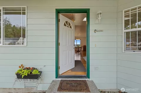 180 Kowntee St, Camano Island, WA 98282