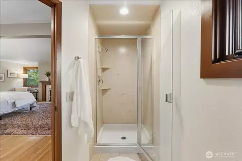 Bath - 807 7th Ave N, Edmonds, WA 98020 photo 5 of 6