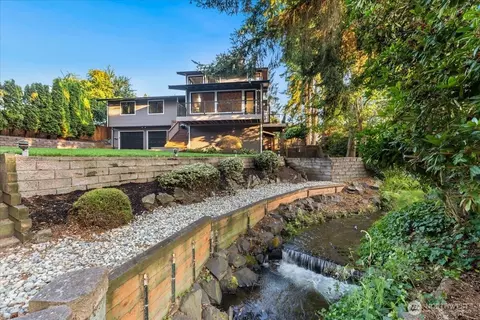 Exterior - 807 7th Ave N, Edmonds, WA 98020 photo 5 of 12